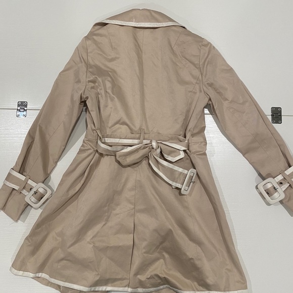 Banana Republic Trench Coat - Picture 3 of 3